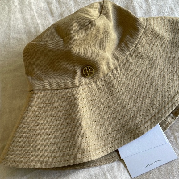 NWT Janessa Leone 100% Organic Cotton Hat in Tan. Size Medium. - Picture 7 of 7